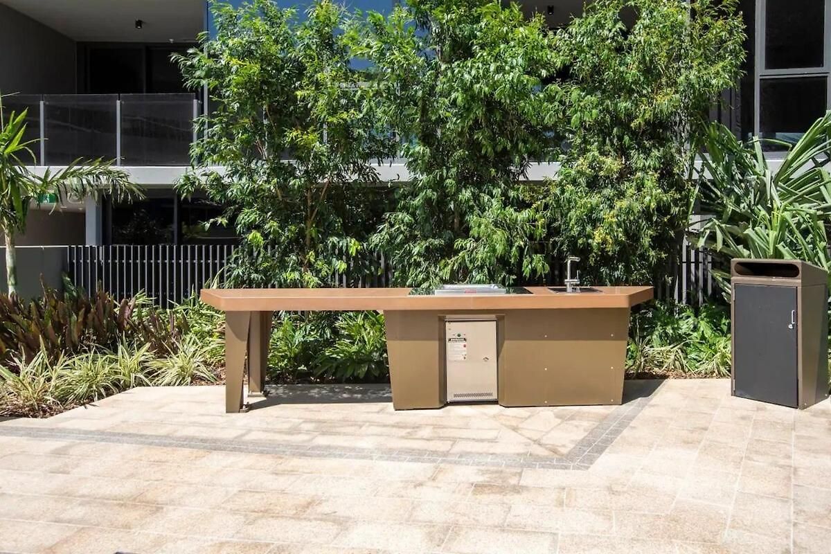 Apartment 2br, 1ba With Balcony,pool,gym,sauna & Parking M24 Brisbane