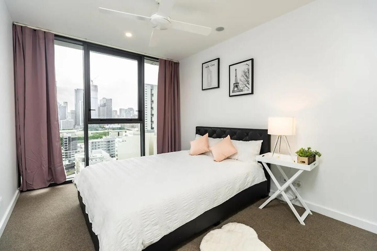 Apartment 2br, 1ba With Balcony,pool,gym,sauna & Parking M24 Brisbane