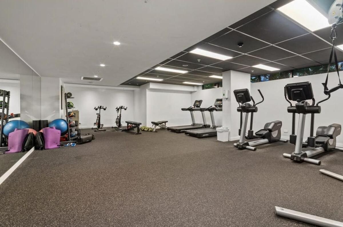2br, 1ba With Balcony,pool,gym,sauna & Parking M24 Apartment