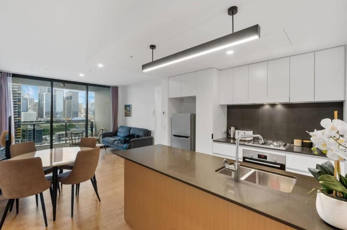 Apartment 2br, 1ba With Balcony,pool,gym,sauna & Parking M24 Brisbane