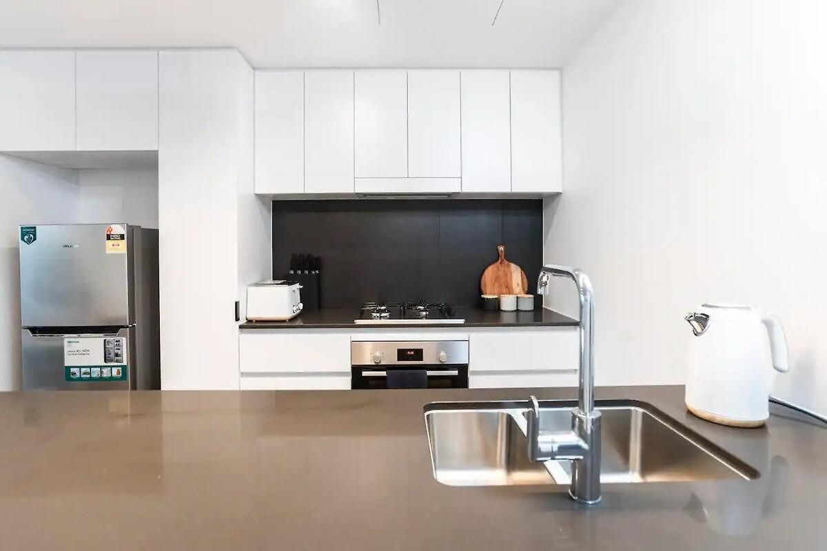 2br, 1ba With Balcony,pool,gym,sauna & Parking M24 *
