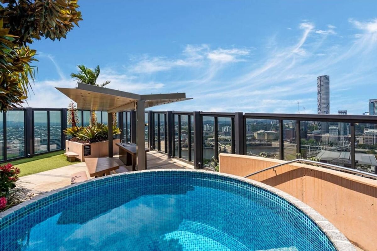 2br, 1ba With Balcony,pool,gym,sauna & Parking M24 Brisbane