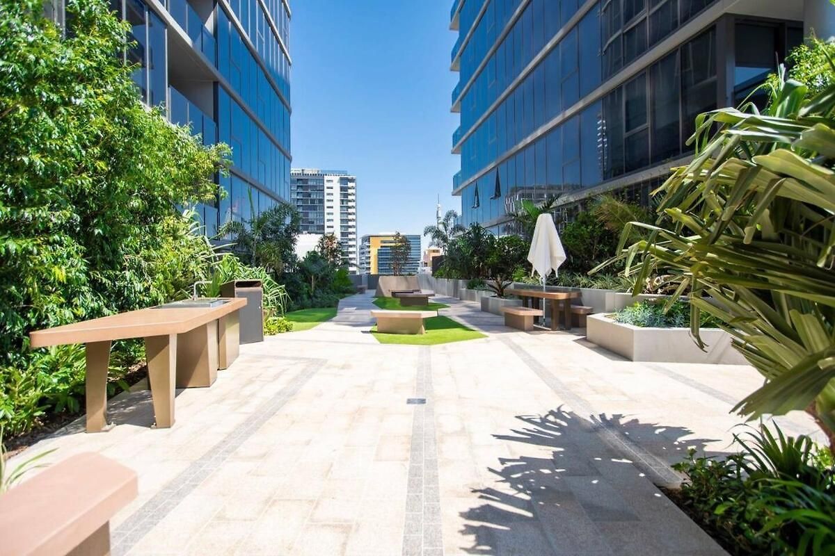 2br, 1ba With Balcony,pool,gym,sauna & Parking M24 Apartment *