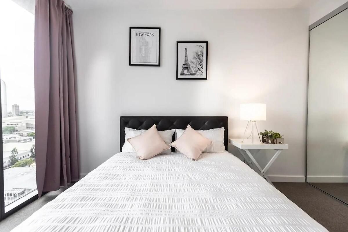 Apartment 2br, 1ba With Balcony,pool,gym,sauna & Parking M24