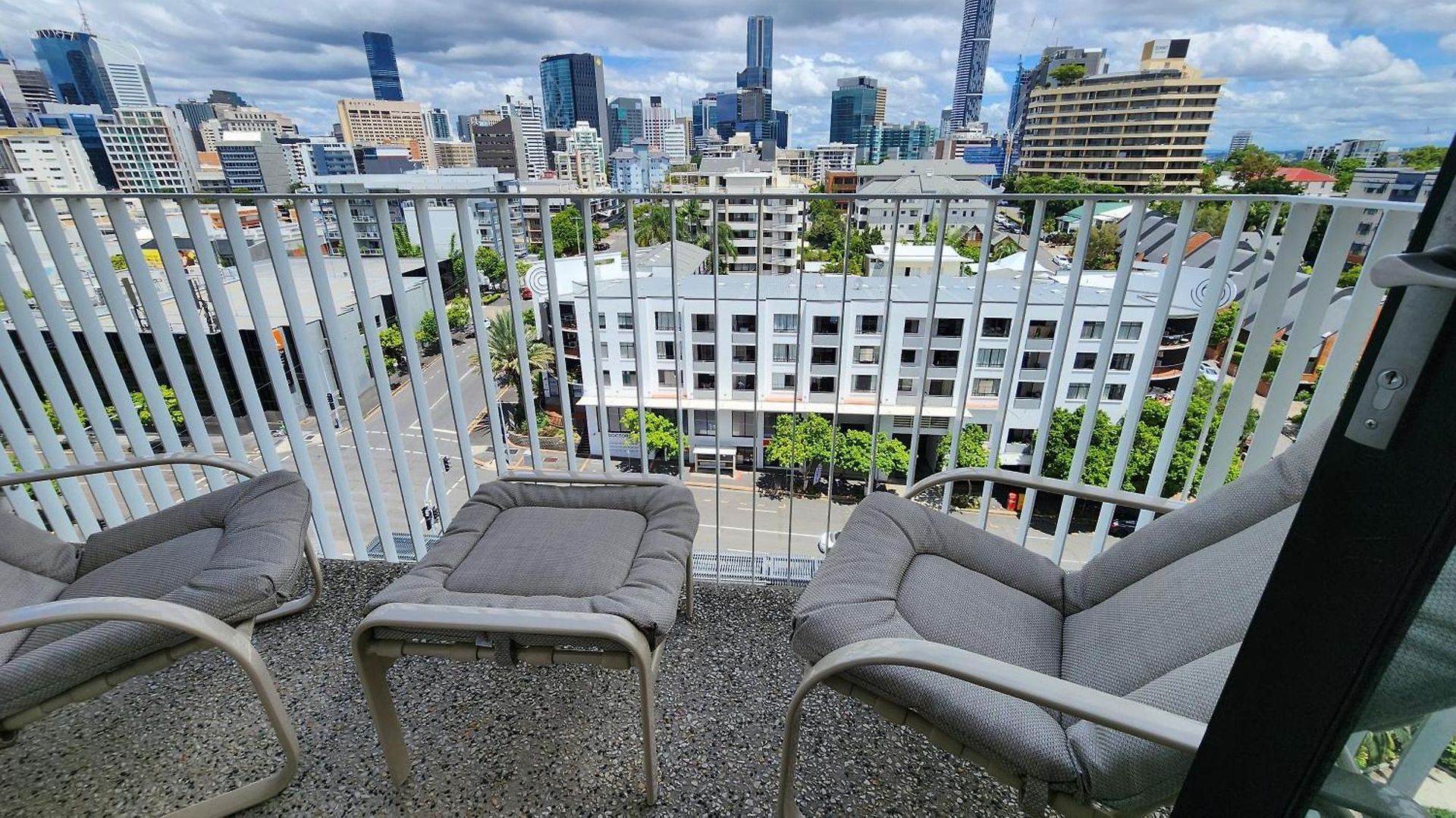 Lux View - Free Parking Apartment *