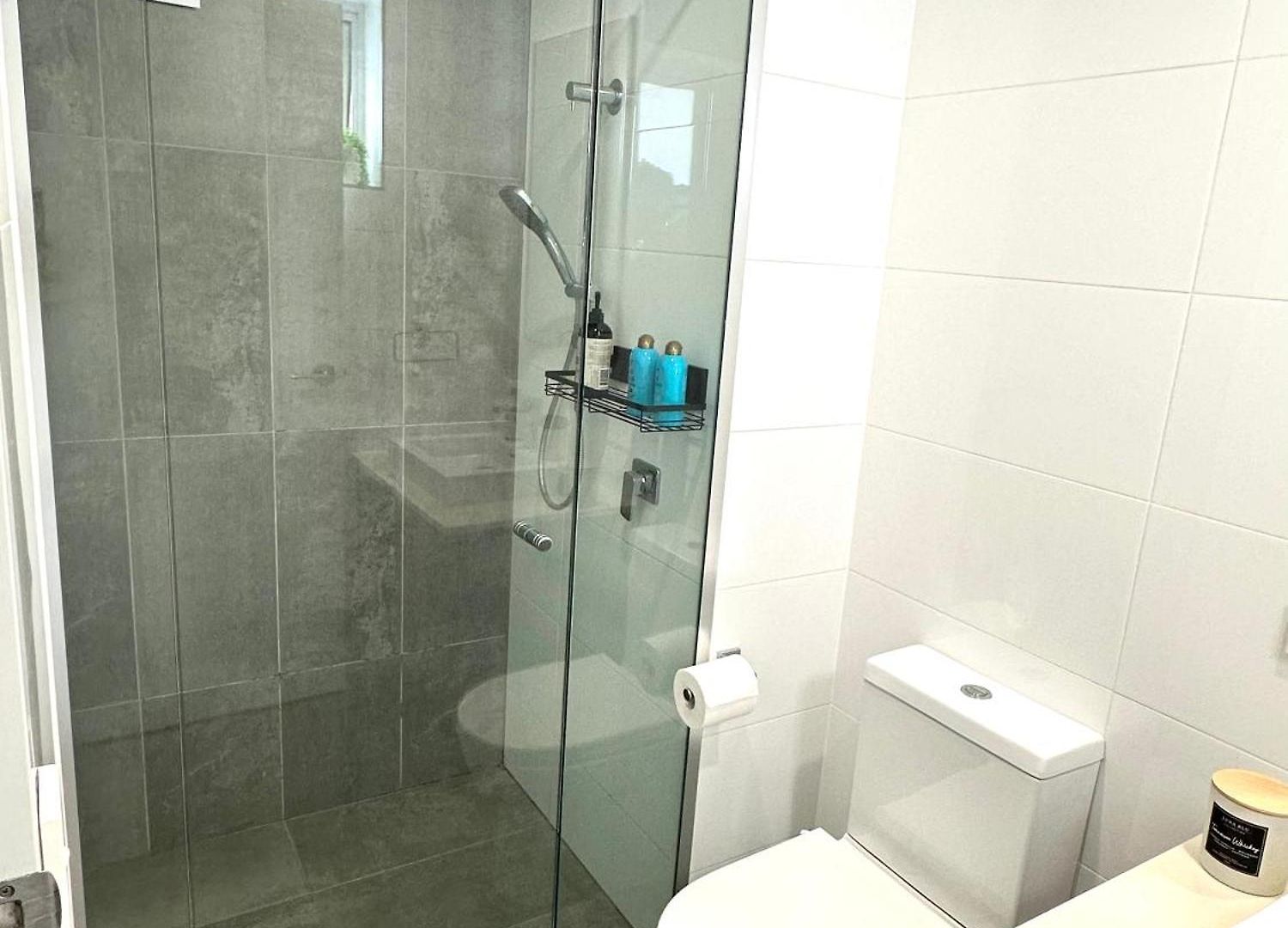 2 Bedroom Aparment With Views And Parking In Garden Apartment