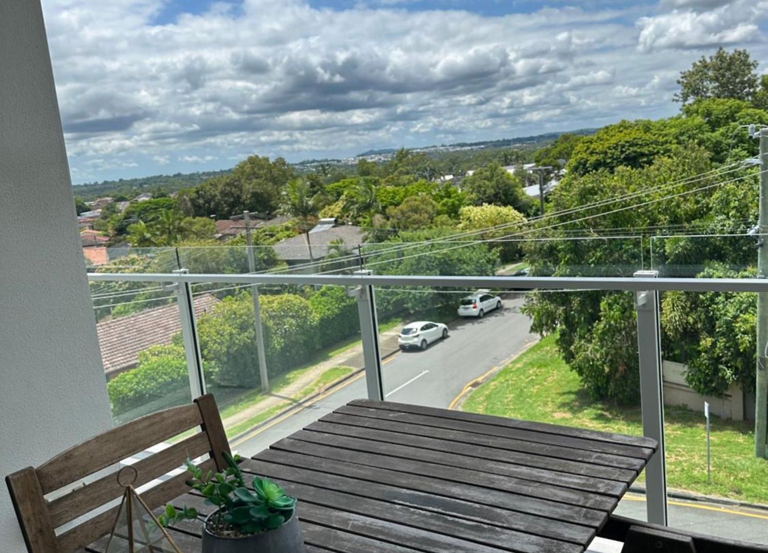 2 Bedroom Aparment With Views And Parking In Garden Apartment