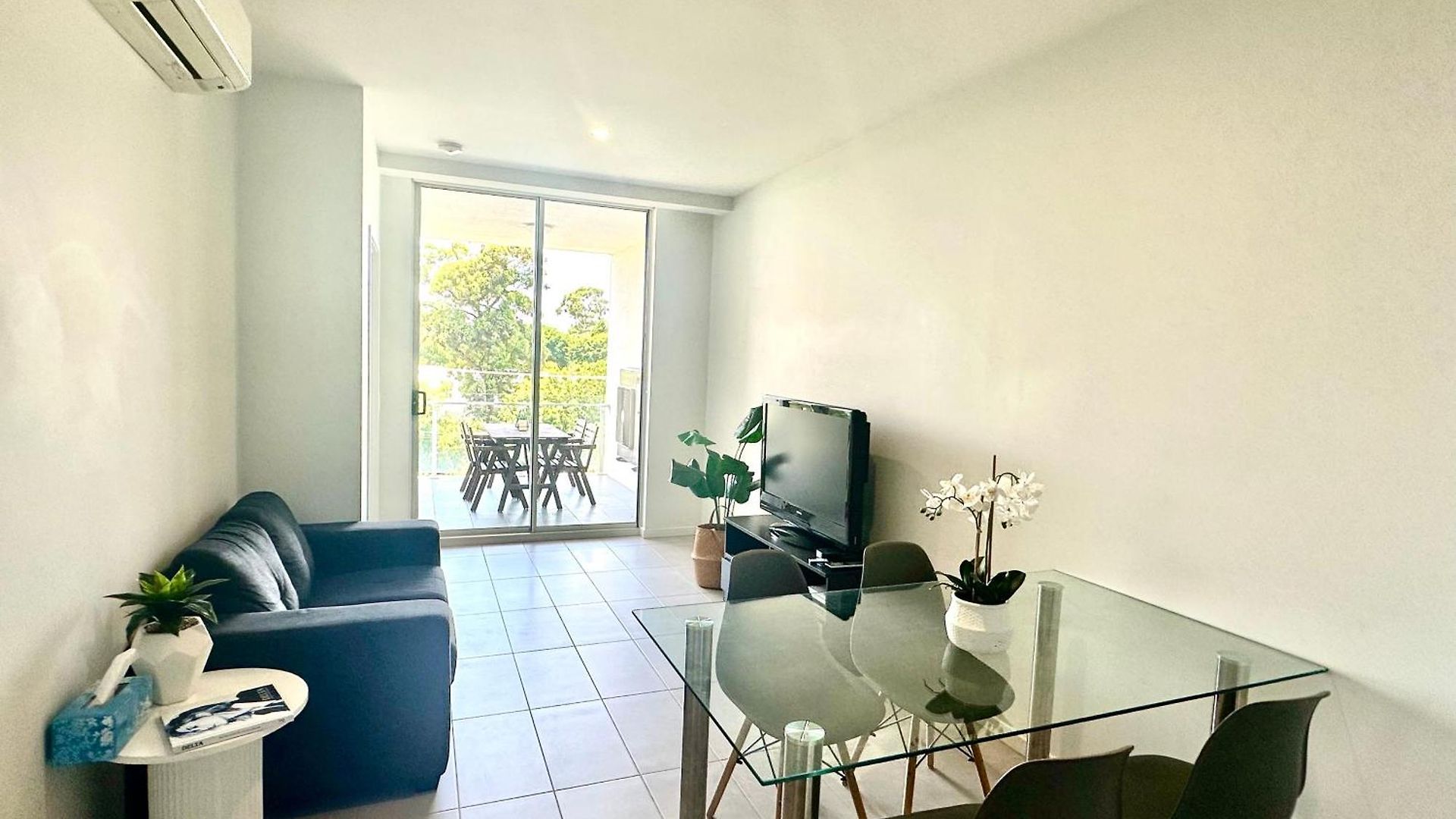 2 Bedroom Aparment With Views And Parking In Garden Apartment