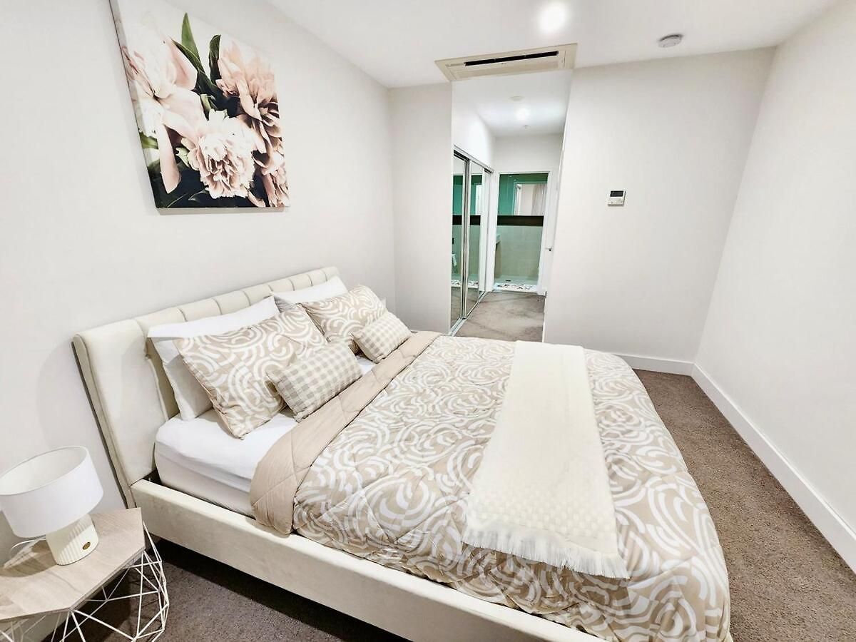 Spacious River View Escape With Free Secure Park - 2br, 2ba And Sofa Bed Apartment *