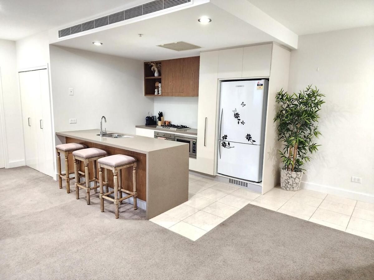 Spacious River View Escape With Free Secure Park - 2br, 2ba And Sofa Bed Apartment Brisbane