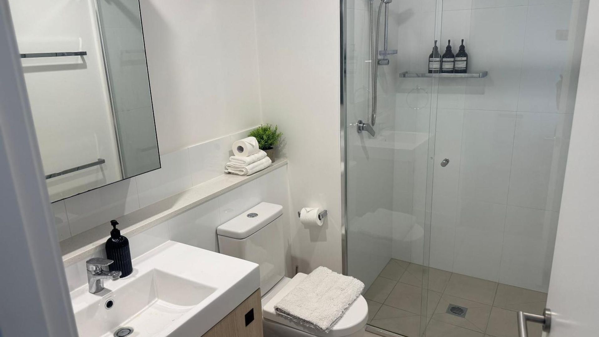 Luxury With View - Free Parking,pool,wifi