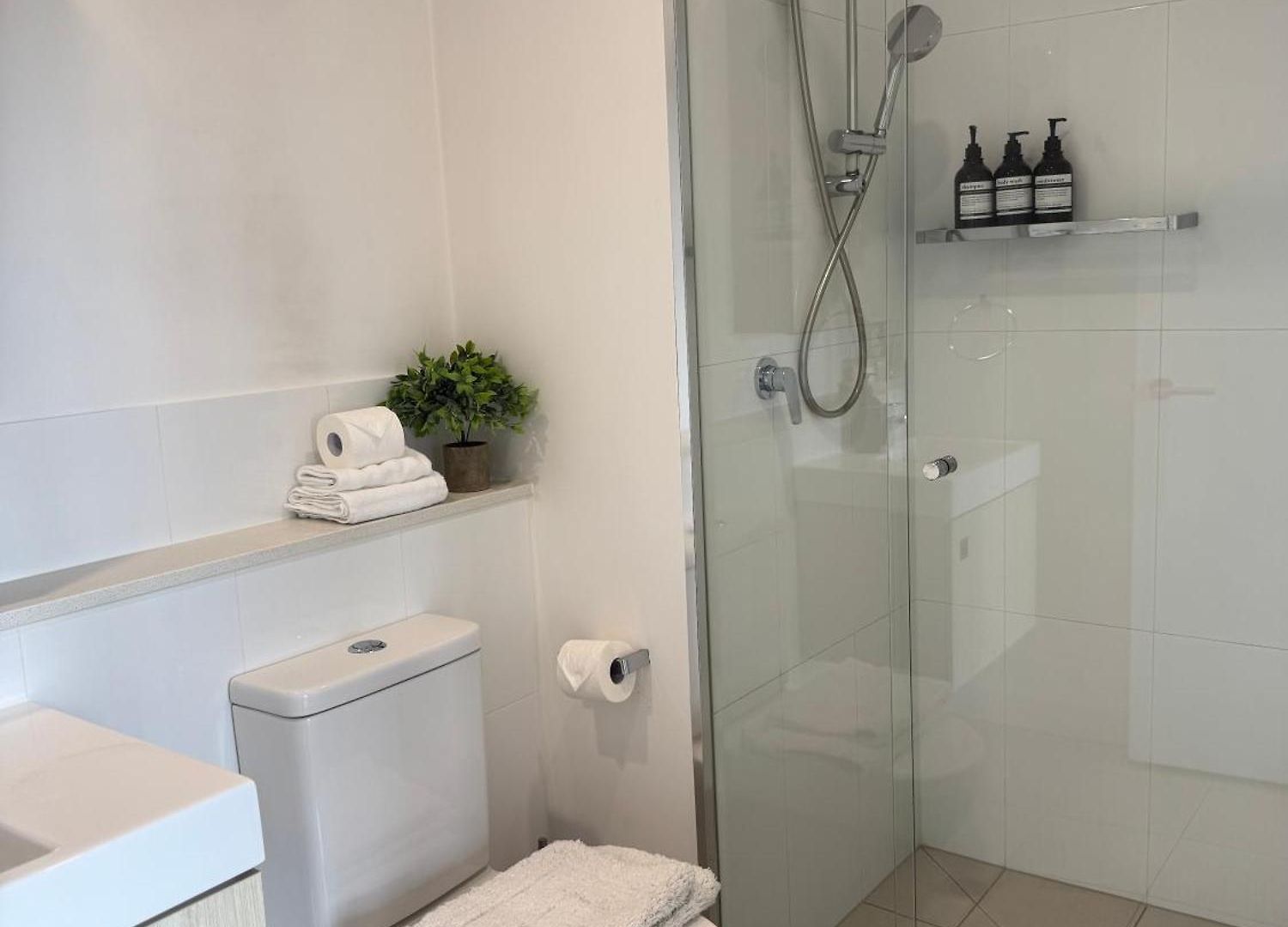 Luxury With View - Free Parking,pool,wifi Apartment Brisbane