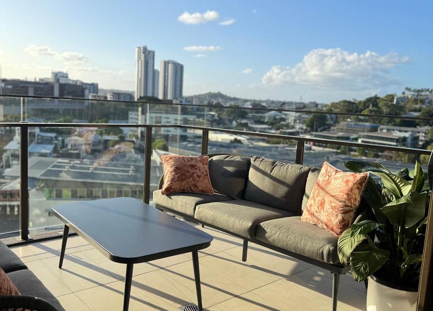 Luxury With View - Free Parking,pool,wifi Apartment