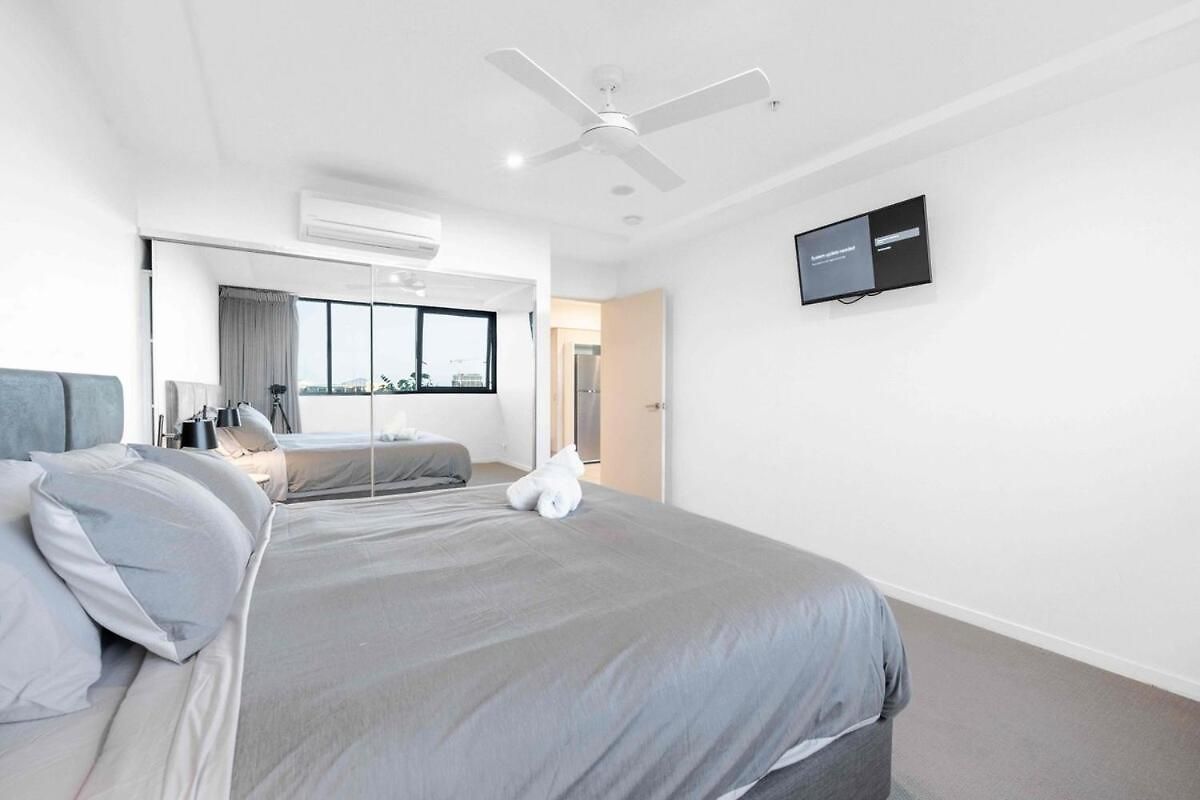 Boutique Hamilton Portside Apartment *