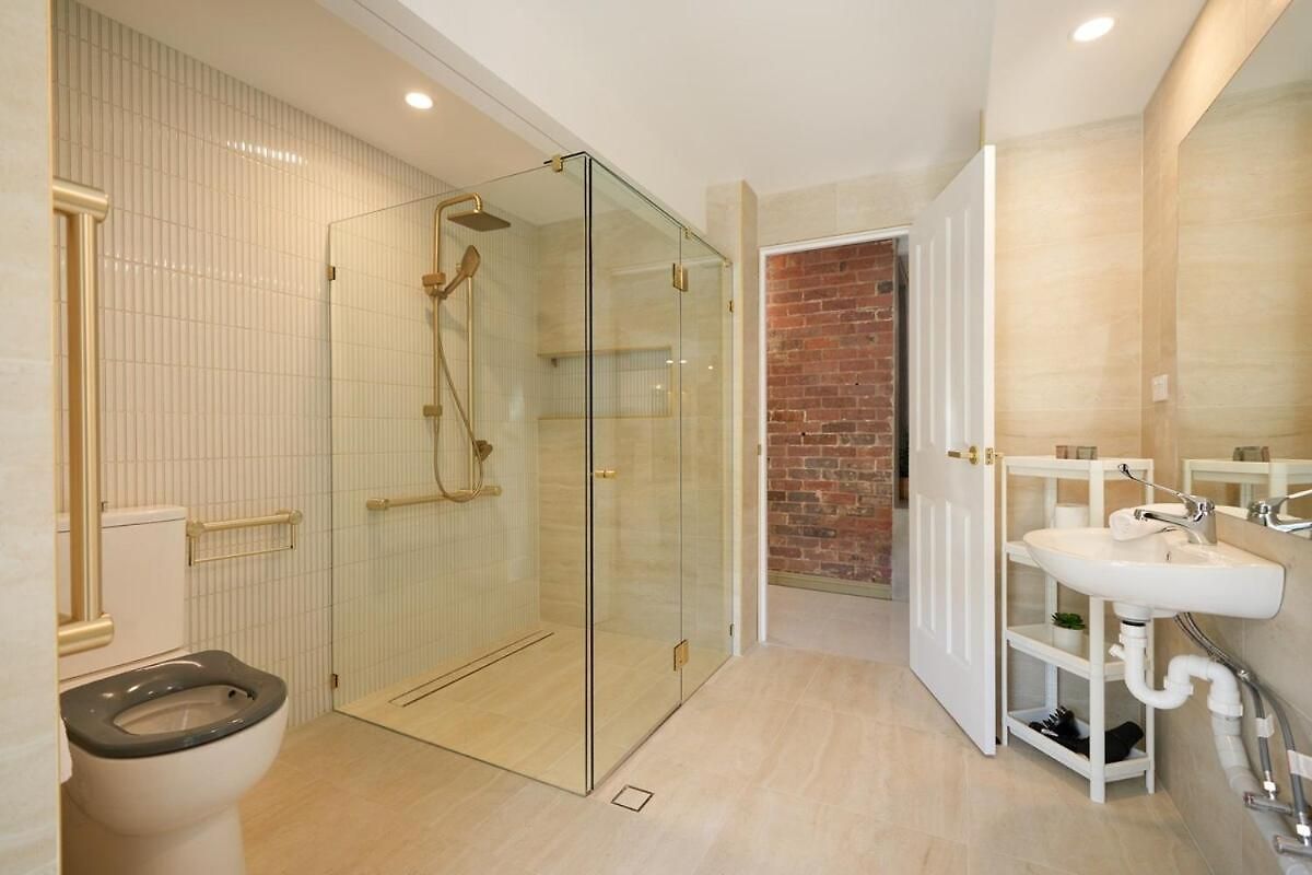 20a Ashgrove - Movie *