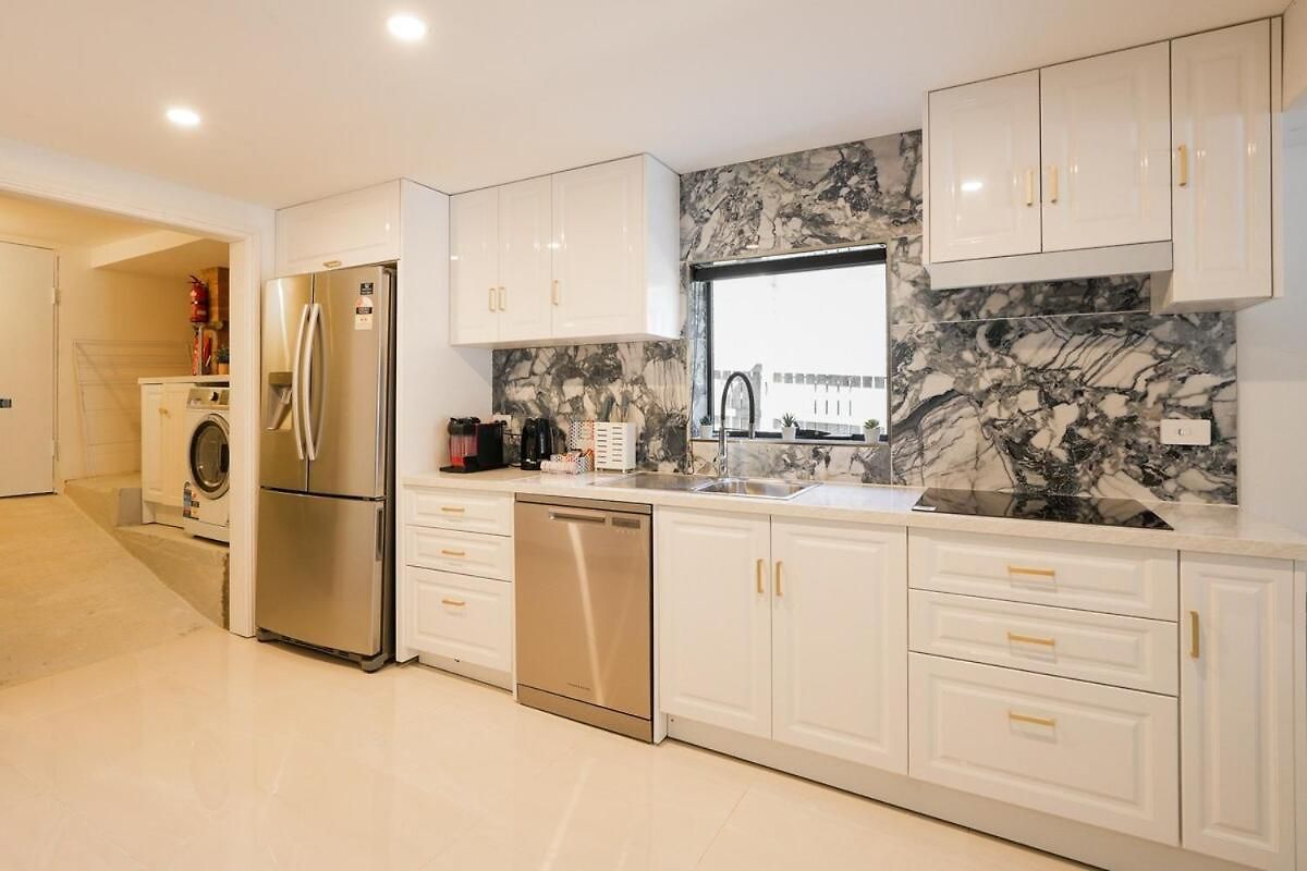 20a Ashgrove - Movie