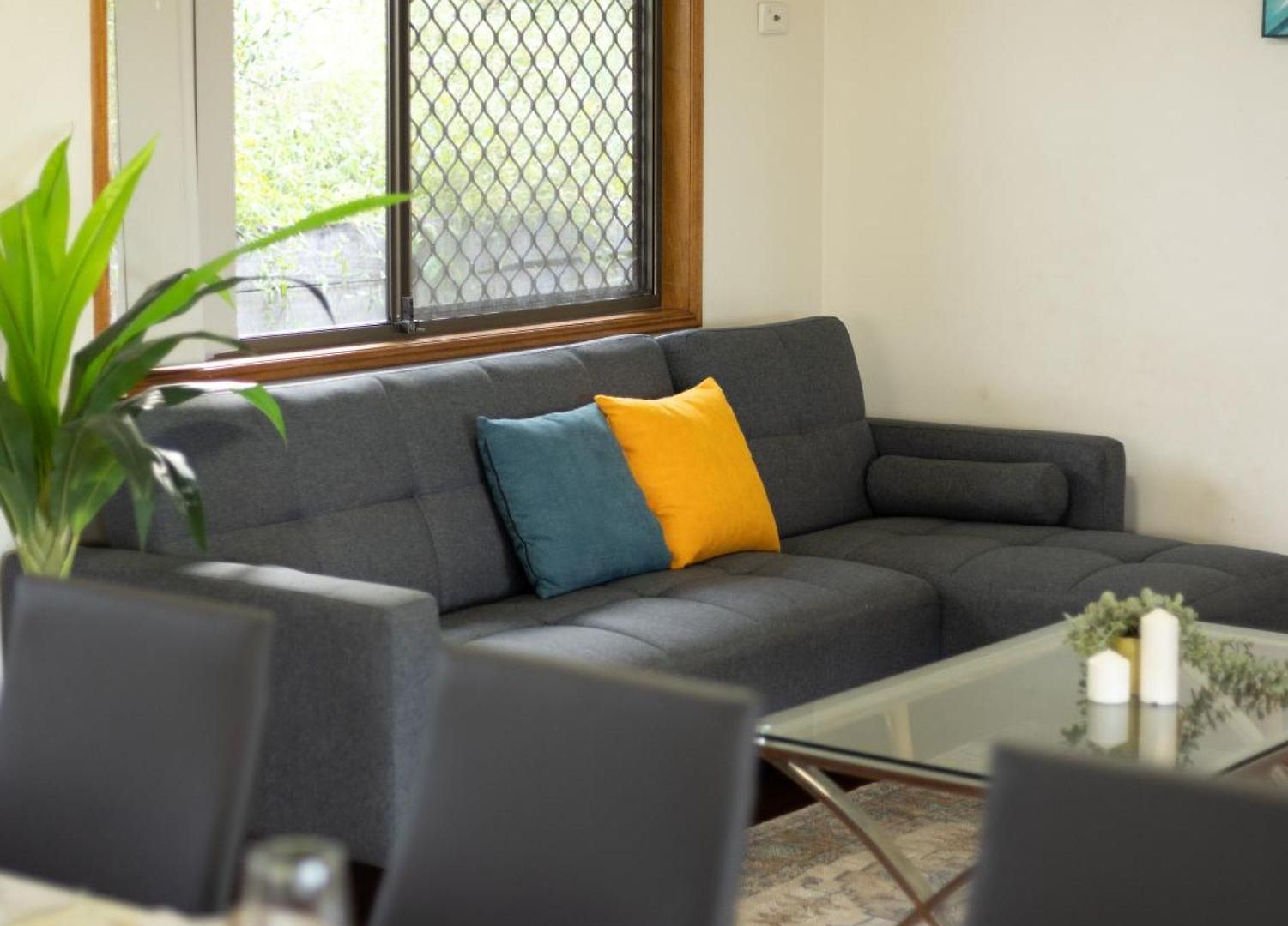 Spacious Land Area 5bedroom At Sunnybank New Ac