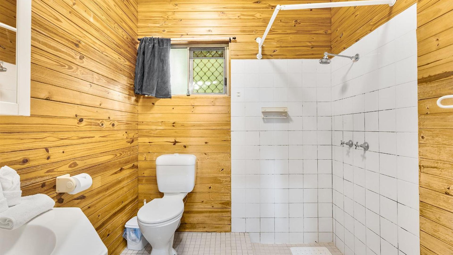 Spacious Land Area 5bedroom At Sunnybank New Ac *