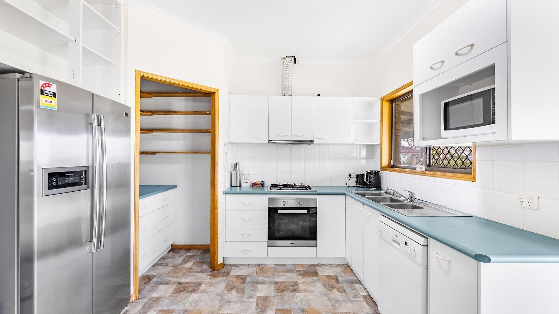 Spacious Land Area 5bedroom At Sunnybank New Ac Holiday home