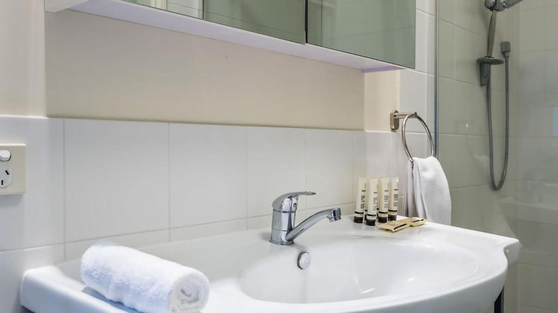 Apartment Modern Floor 2br With Private Deck Brisbane