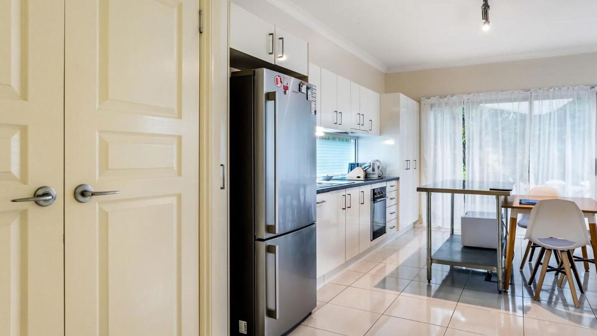 Apartment Modern Floor 2br With Private Deck *