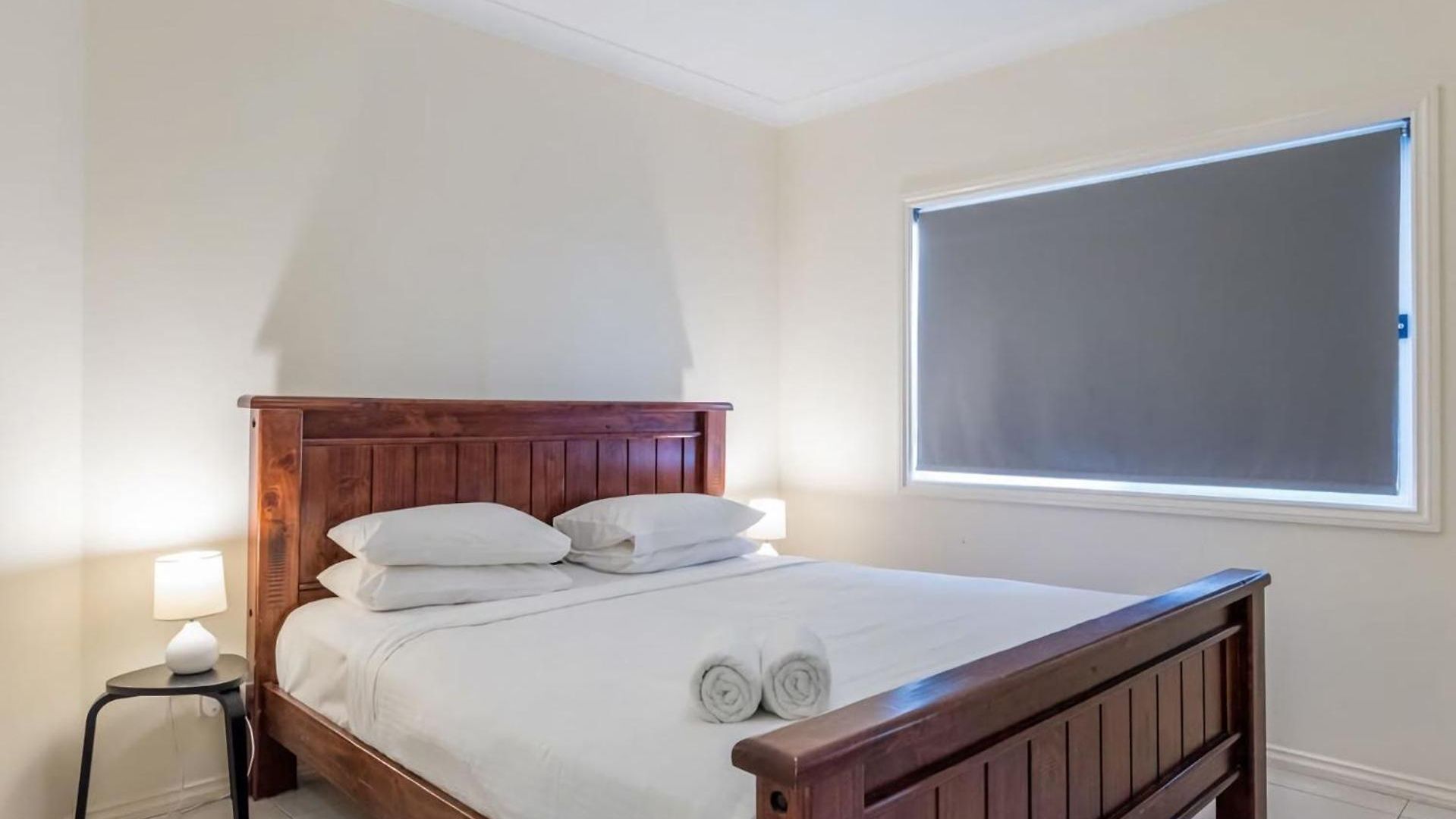Modern Floor 2br With Private Deck Apartment Brisbane