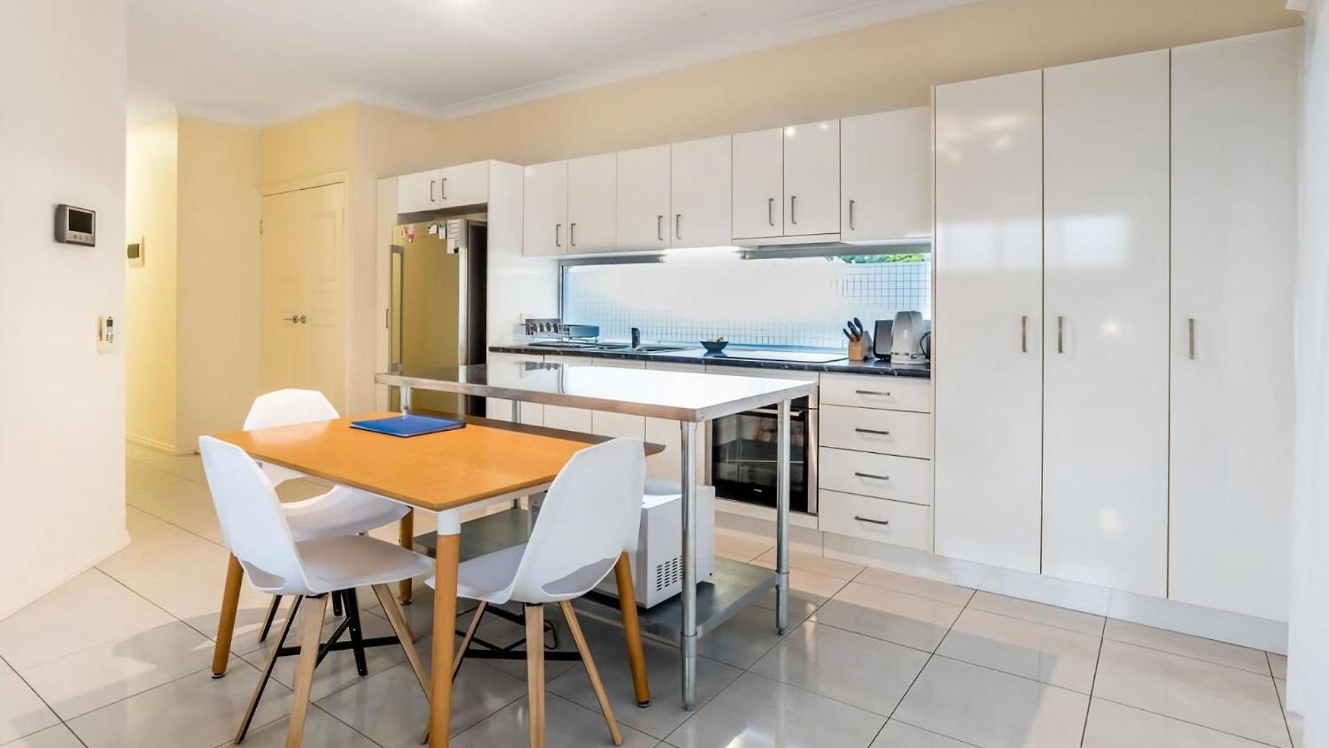 Apartment Modern Floor 2br With Private Deck