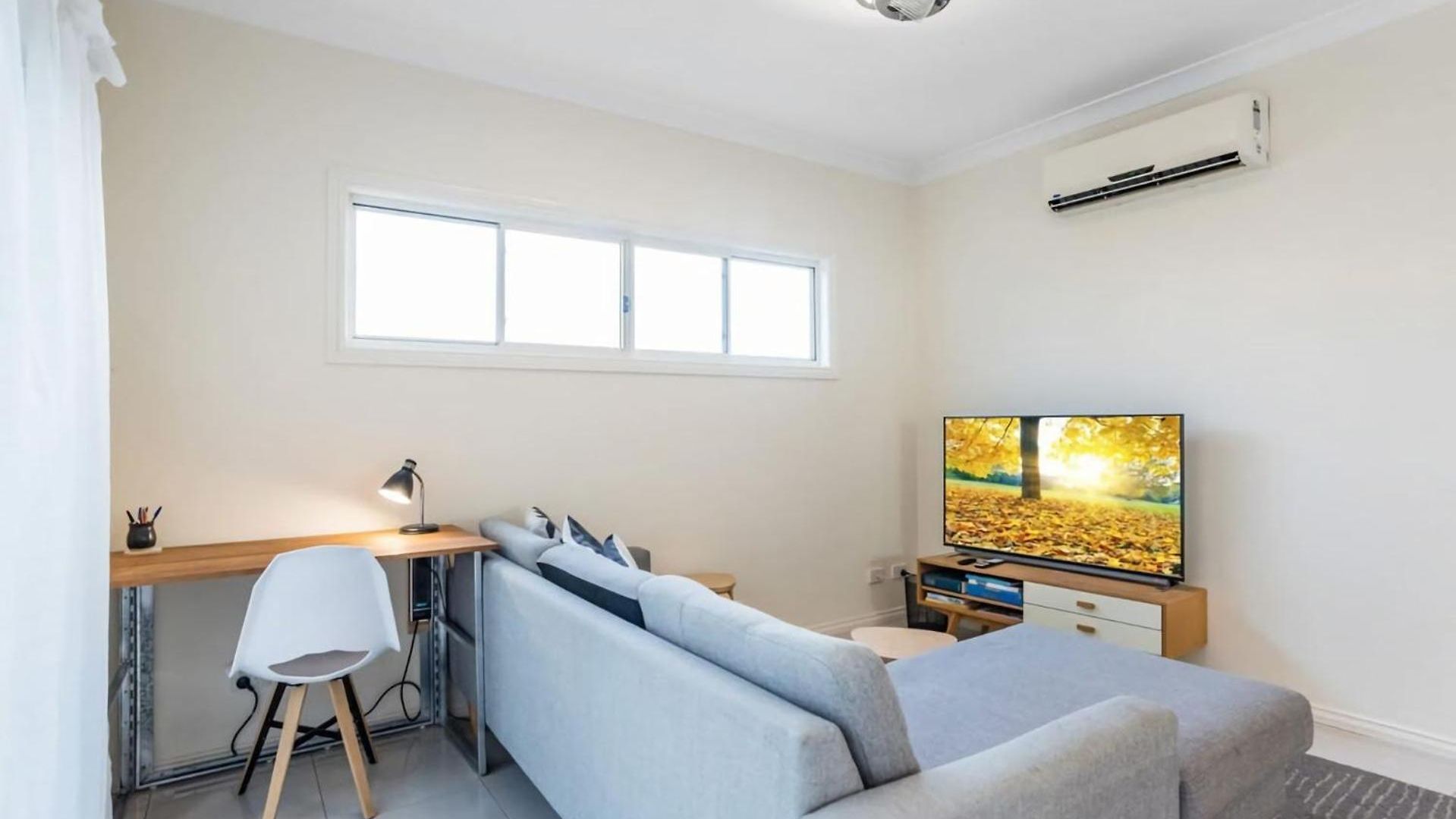 Modern Floor 2br With Private Deck