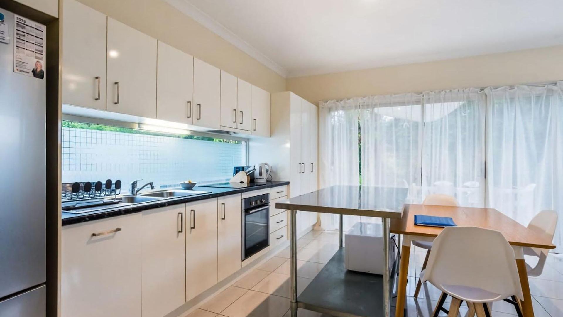 Modern Floor 2br With Private Deck Apartment *