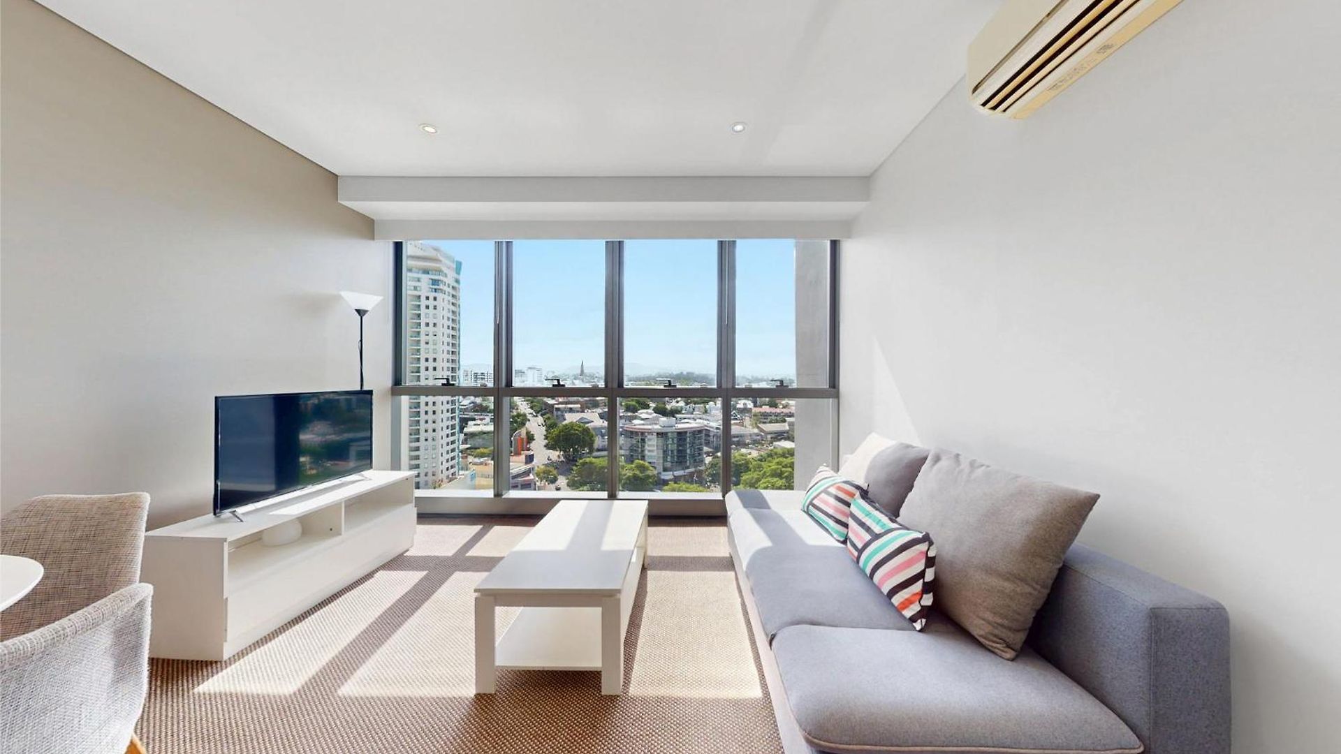 Cloud 17 Retreat - Meriton Soleil Private 1b *