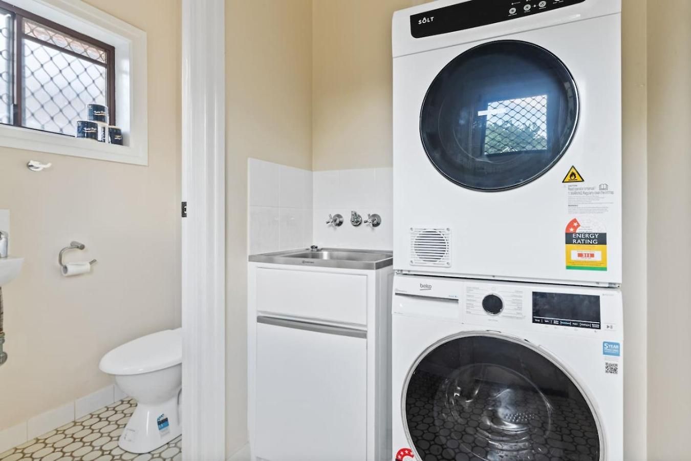 Affordable Convenient 4beds With Ducted Ac *