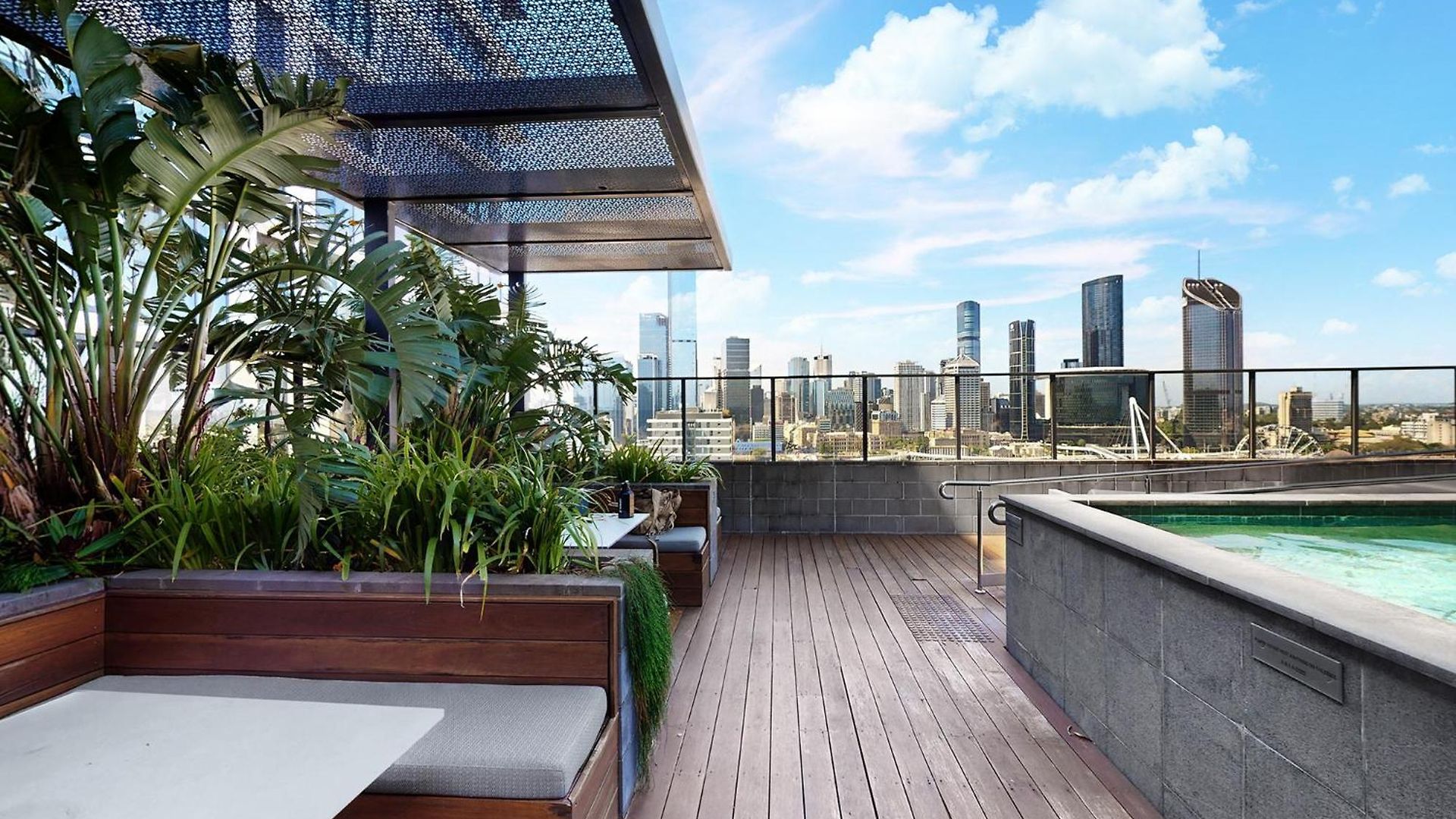 Urban Luxe Retreat - South Boutique W Free Carpark Apartment Brisbane