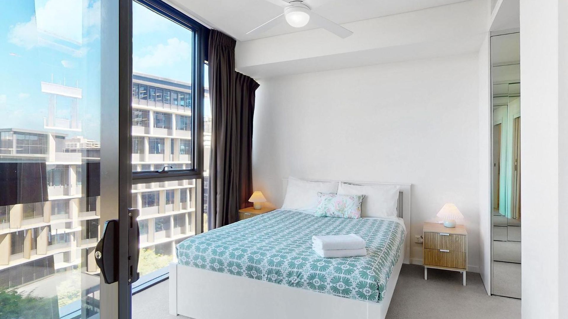 Urban Luxe Retreat - South Boutique W Free Carpark Apartment