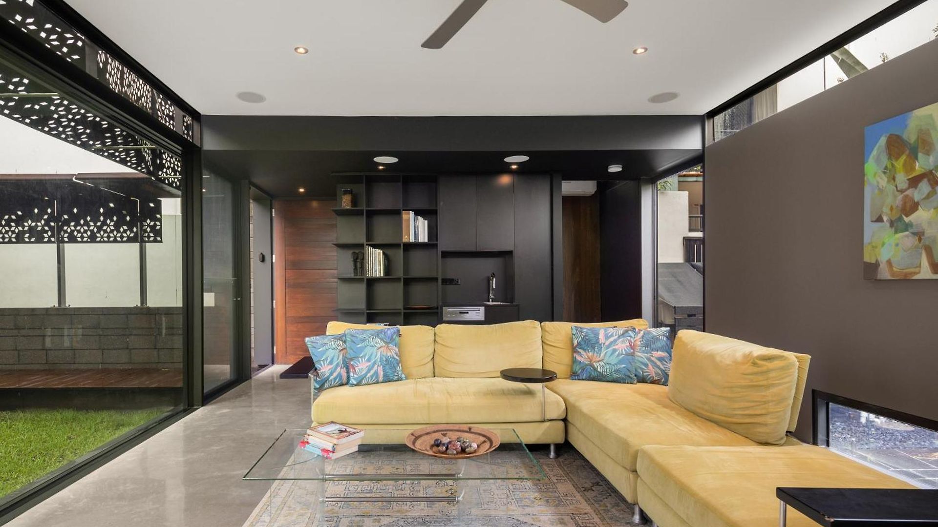 Inner Haven Enviro-luxury - With Free Parking Apartment Brisbane