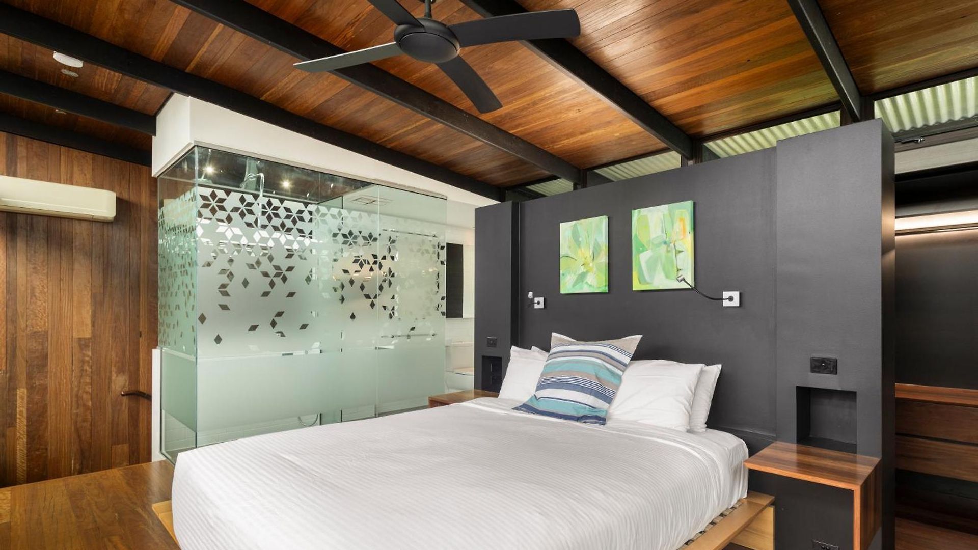 Inner Haven Enviro-luxury - With Free Parking Apartment Brisbane