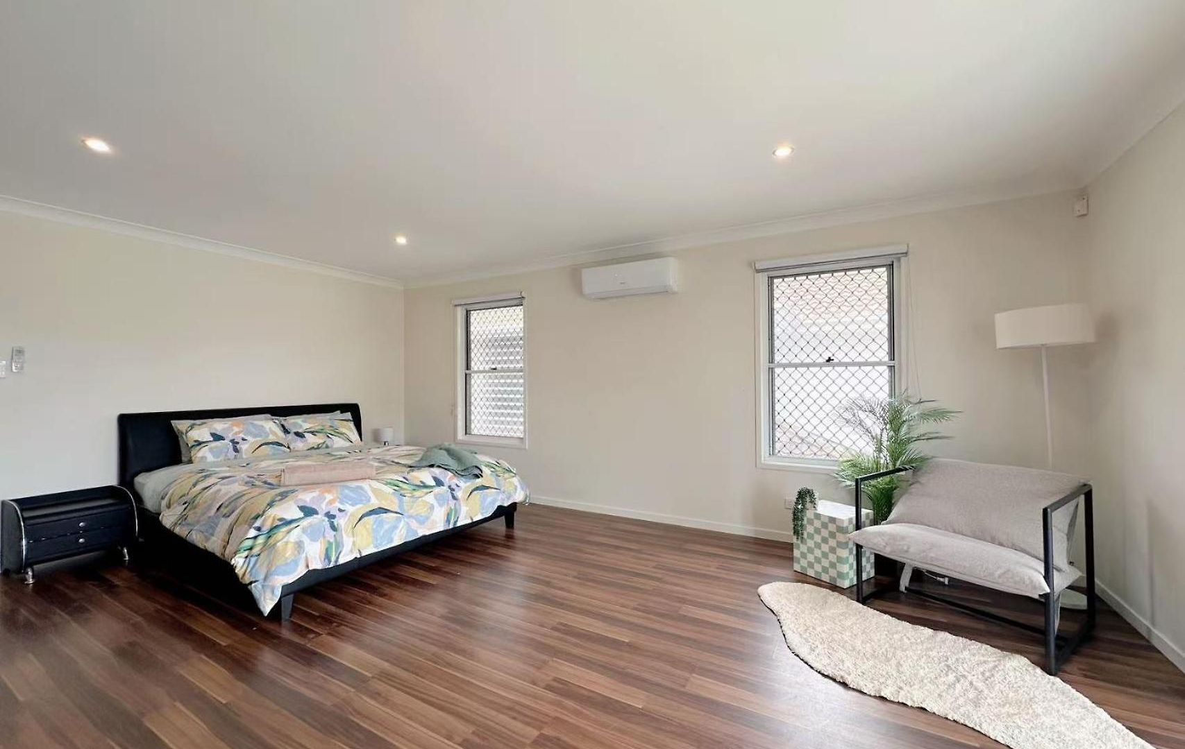 5br Family - Ev Car Point At Home, 2 Master - Near Sunnybank, Qeii, Qsac And Griffith Uni Holiday home *