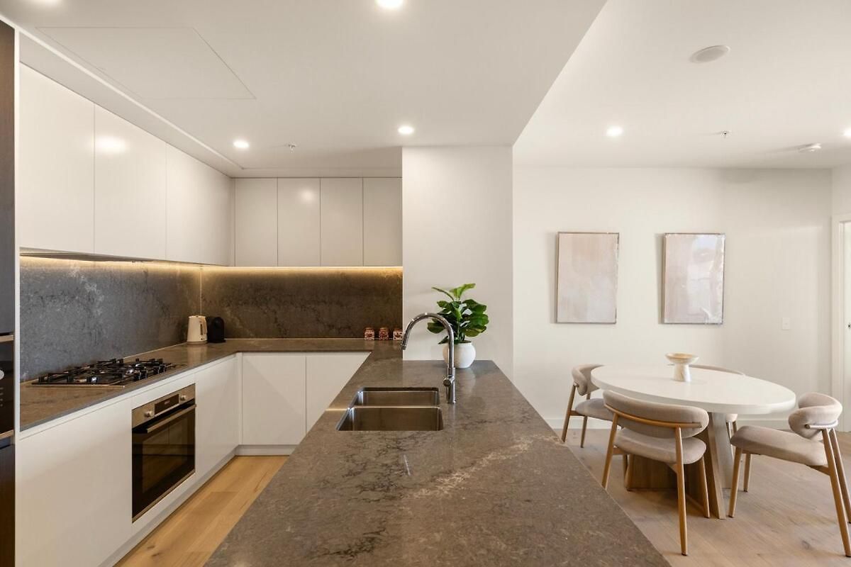 Apartment Riverfront Luxe 2bed Pool Parking *