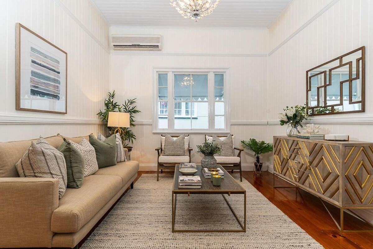 Luxury Queenslander Awaits! Sleeps 8, 3 Car Parks * Brisbane