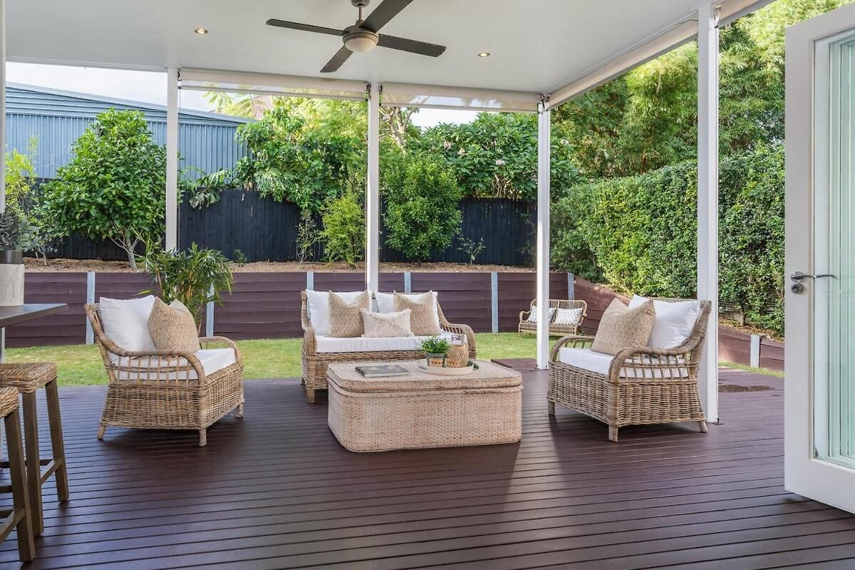Luxury Queenslander Awaits! Sleeps 8, 3 Car Parks *