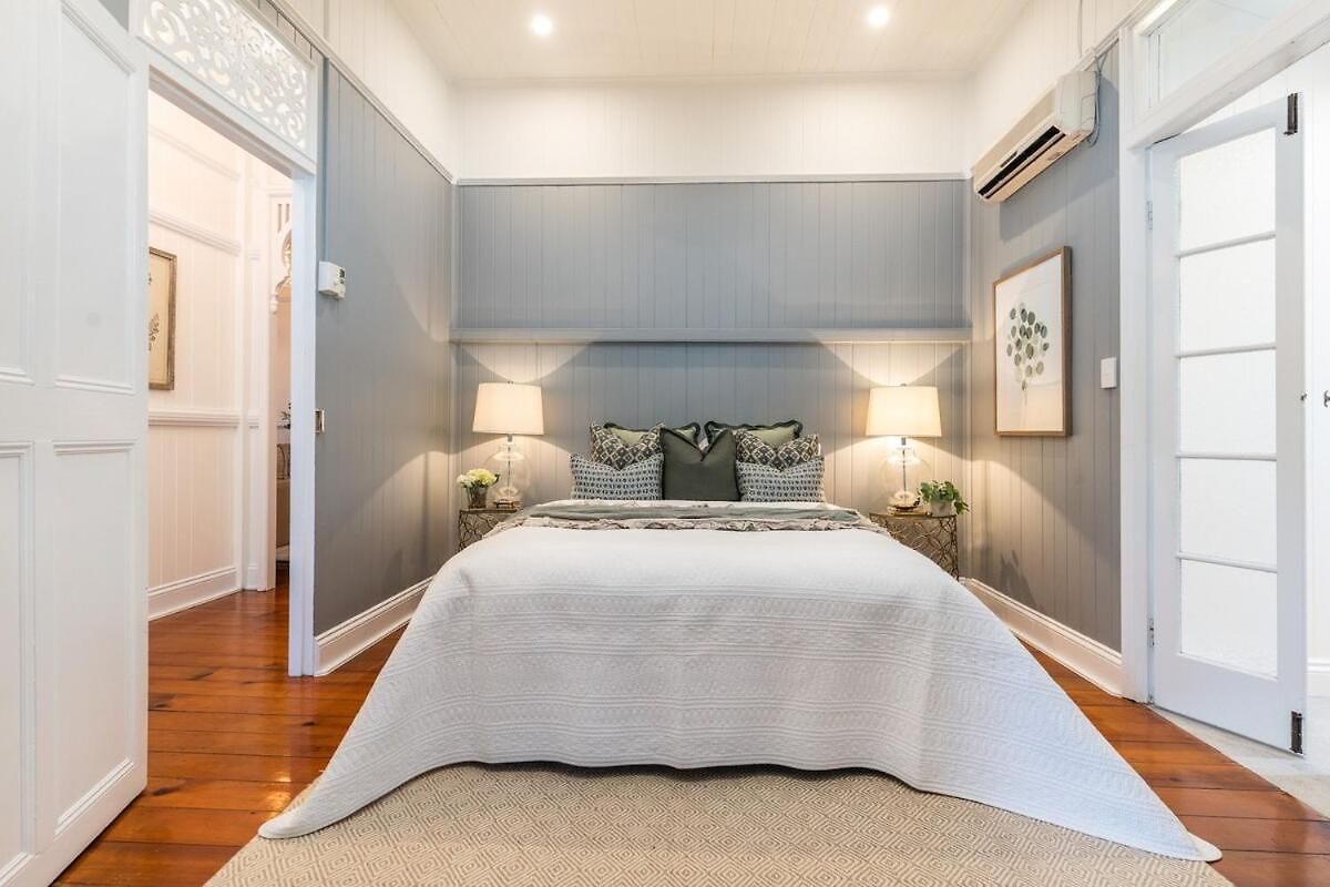 Luxury Queenslander Awaits! Sleeps 8, 3 Car Parks Brisbane