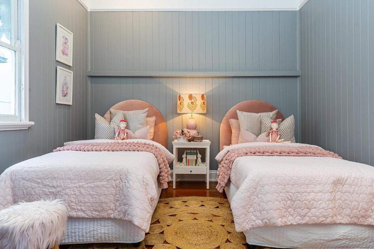 Luxury Queenslander Awaits! Sleeps 8, 3 Car Parks *