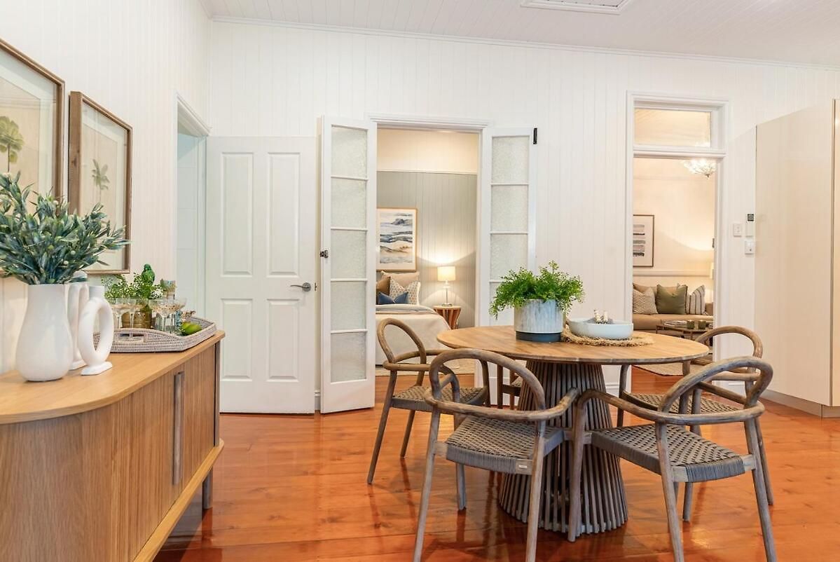 Luxury Queenslander Awaits! Sleeps 8, 3 Car Parks * Brisbane