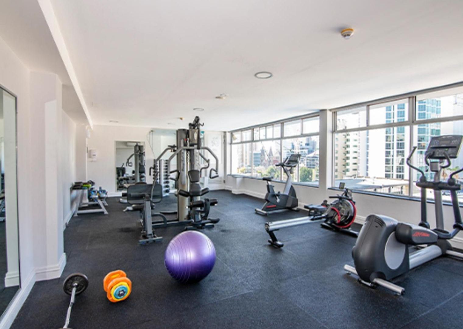 Luxury 3br- Skyhome Penthouse- Free Parking Apartment *