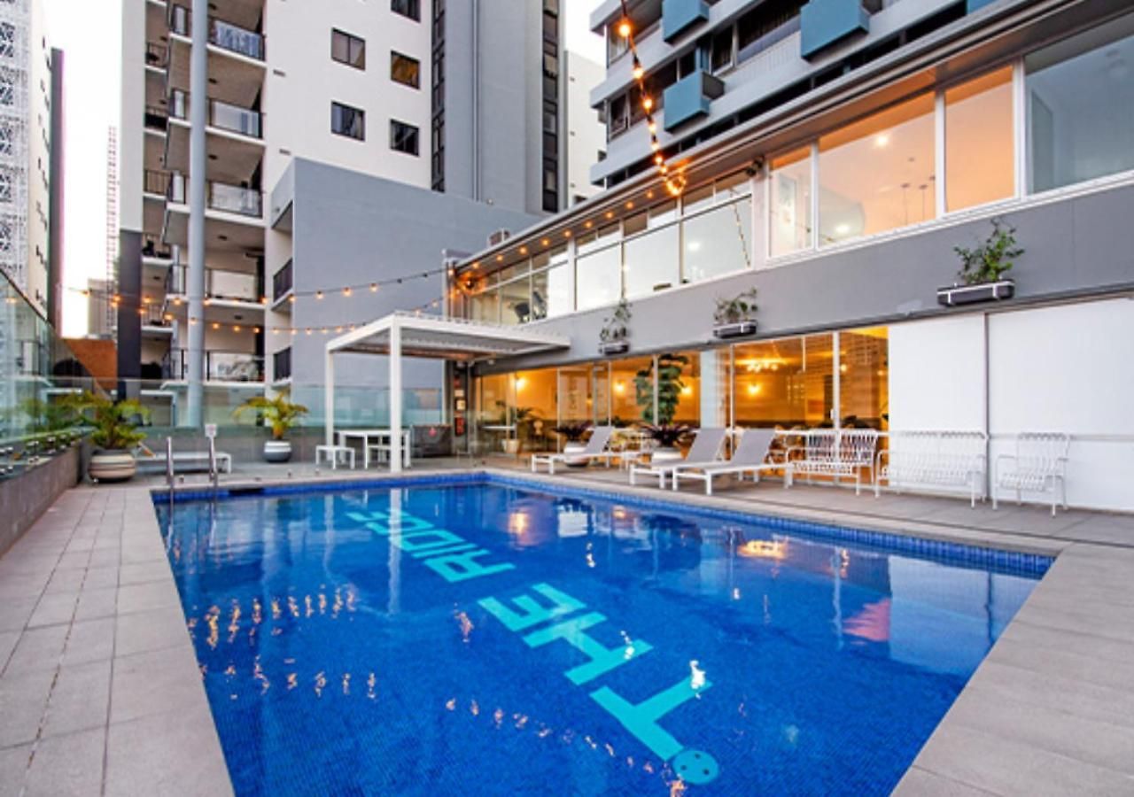 Luxury 3br- Skyhome Penthouse- Free Parking Apartment *