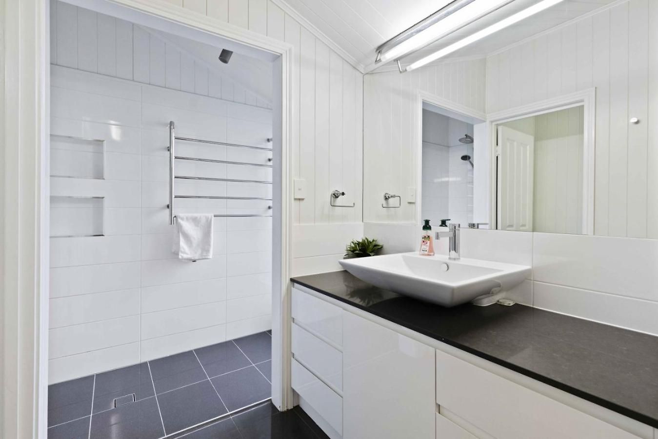 Family Friendly, Pool, 9km To By Custom Hosting Brisbane