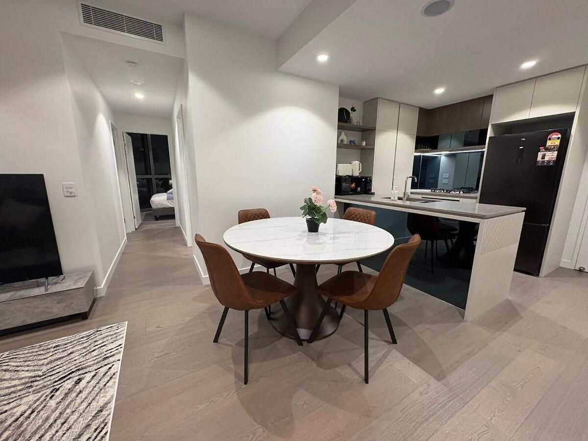 Apartment 2b2b Retreat Land In Queens Wharf