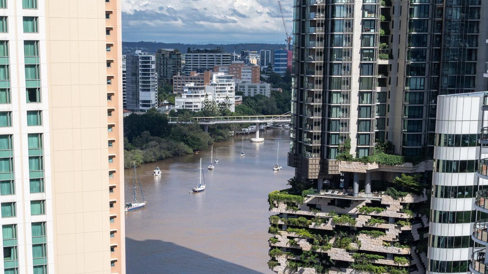 1bed 1bath With Story Bridge And River Views, Parking, And Private Balcony M7 * Brisbane