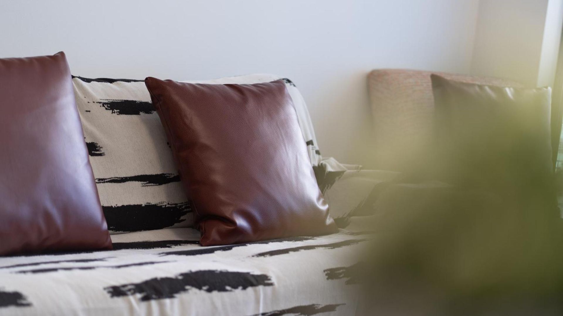 1bed 1bath With Story Bridge And River Views, Parking, And Private Balcony M7 Apartment