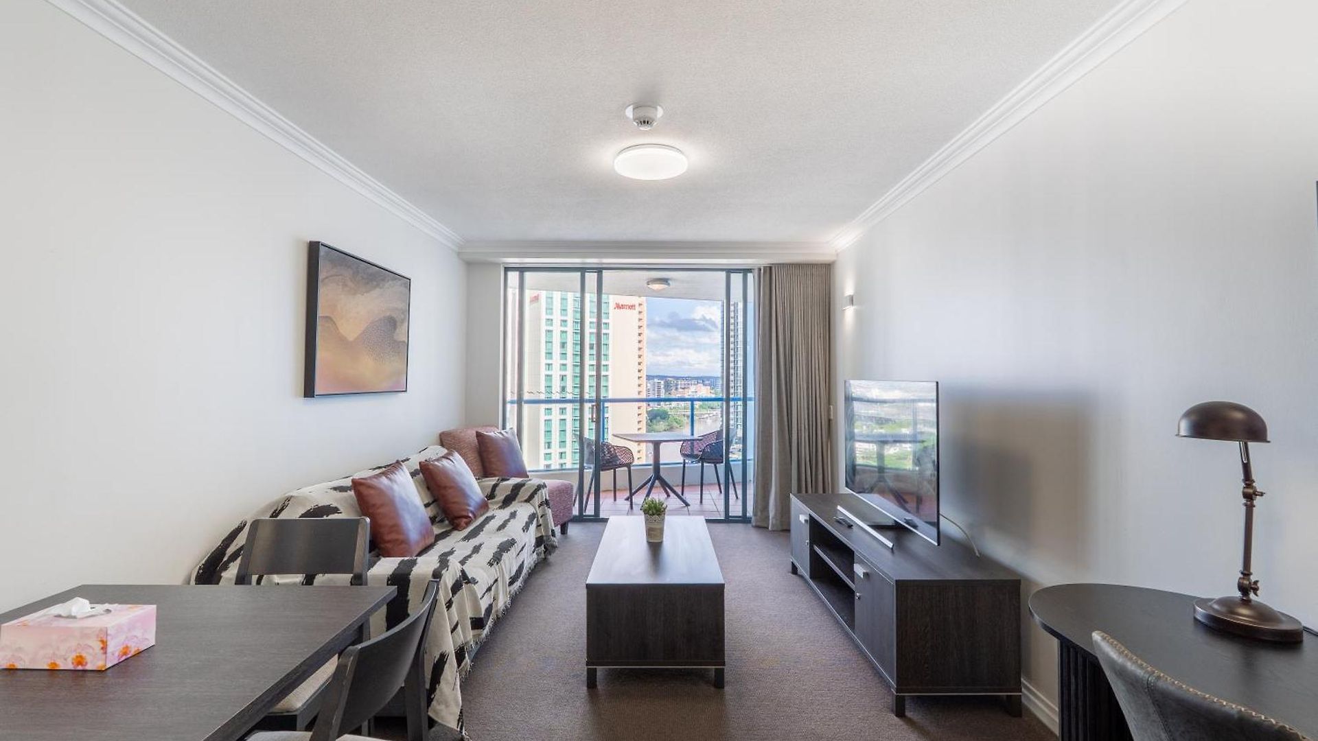 1bed 1bath With Story Bridge And River Views, Parking, And Private Balcony M7 Apartment