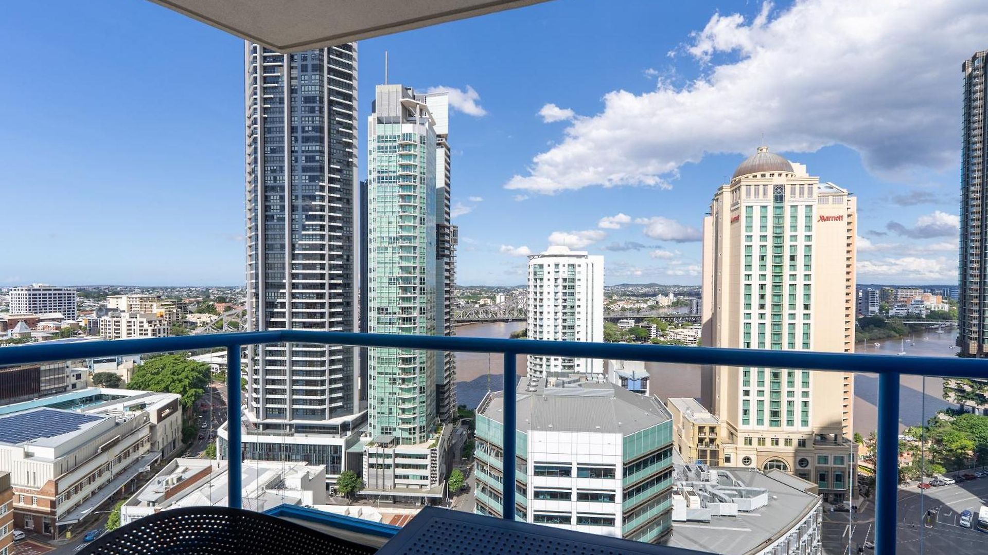 1bed 1bath With Story Bridge And River Views, Parking, And Private Balcony M7 Apartment *